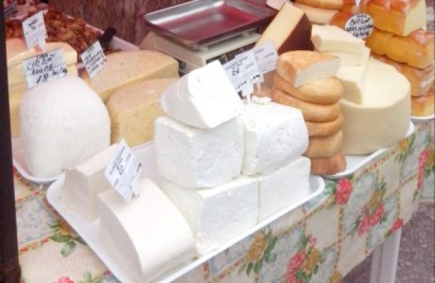 Peste 14 tone de lapte şi produse lactate, oprite de la comercializare